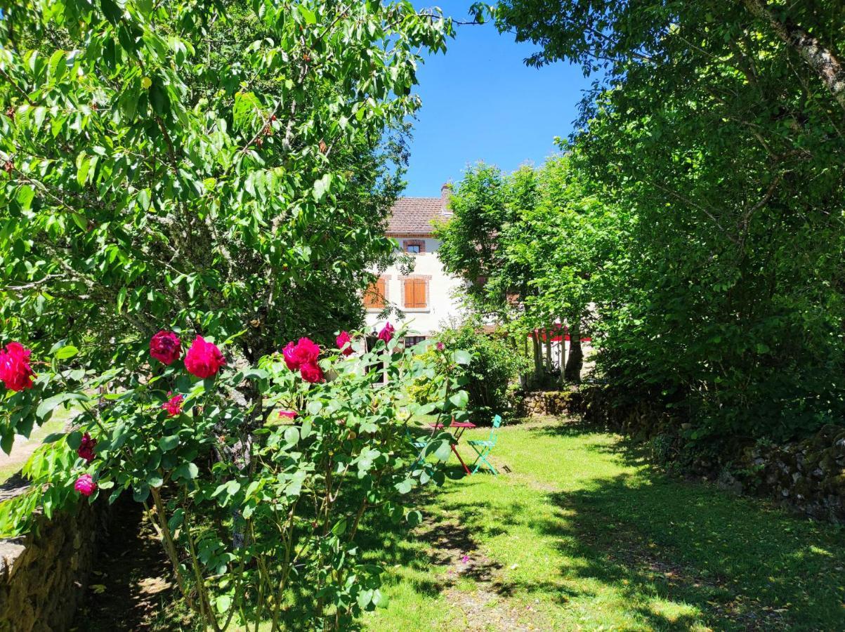 Gite Du Dolmen Classe 3 Epis Villa Blessac Bagian luar foto