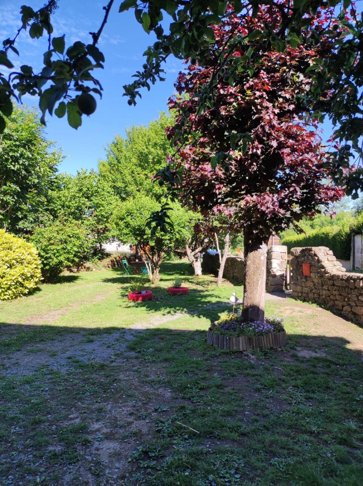 Gite Du Dolmen Classe 3 Epis Villa Blessac Bagian luar foto