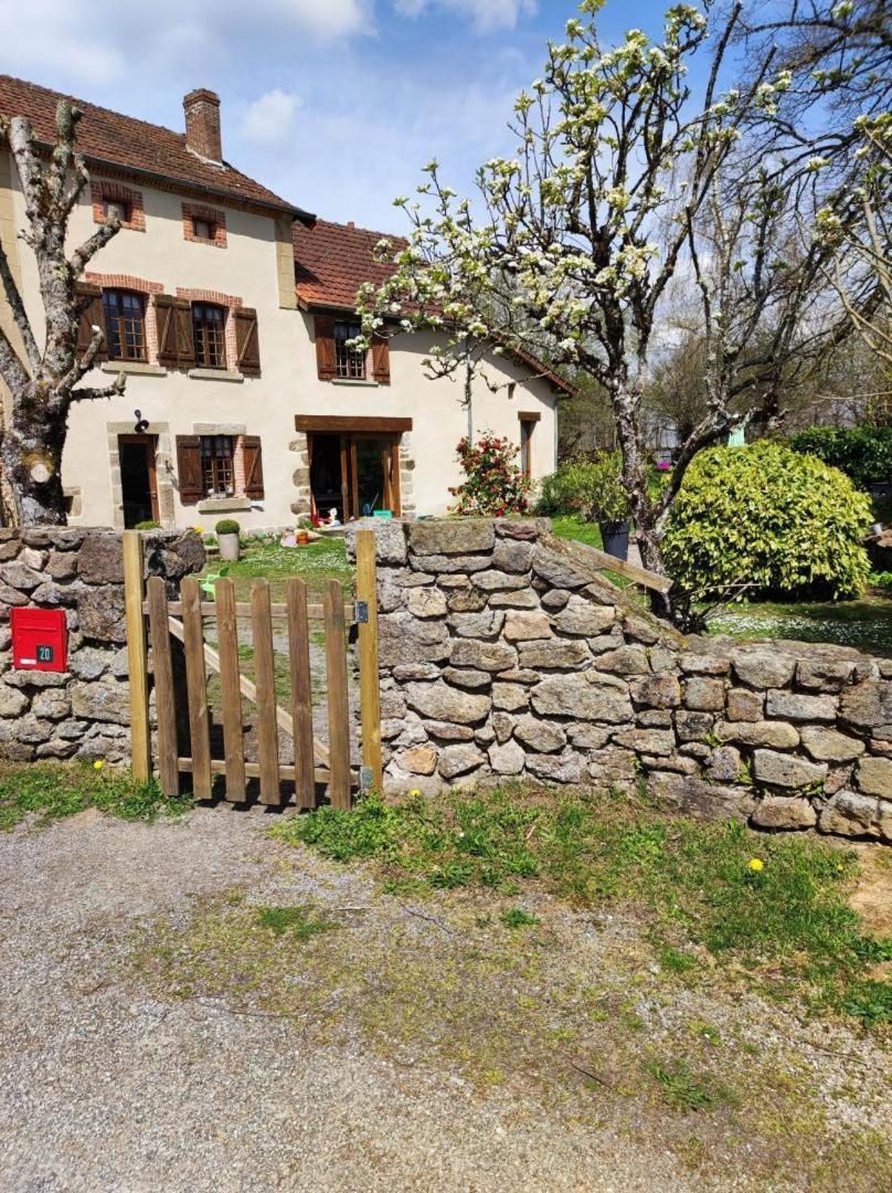 Gite Du Dolmen Classe 3 Epis Villa Blessac Bagian luar foto