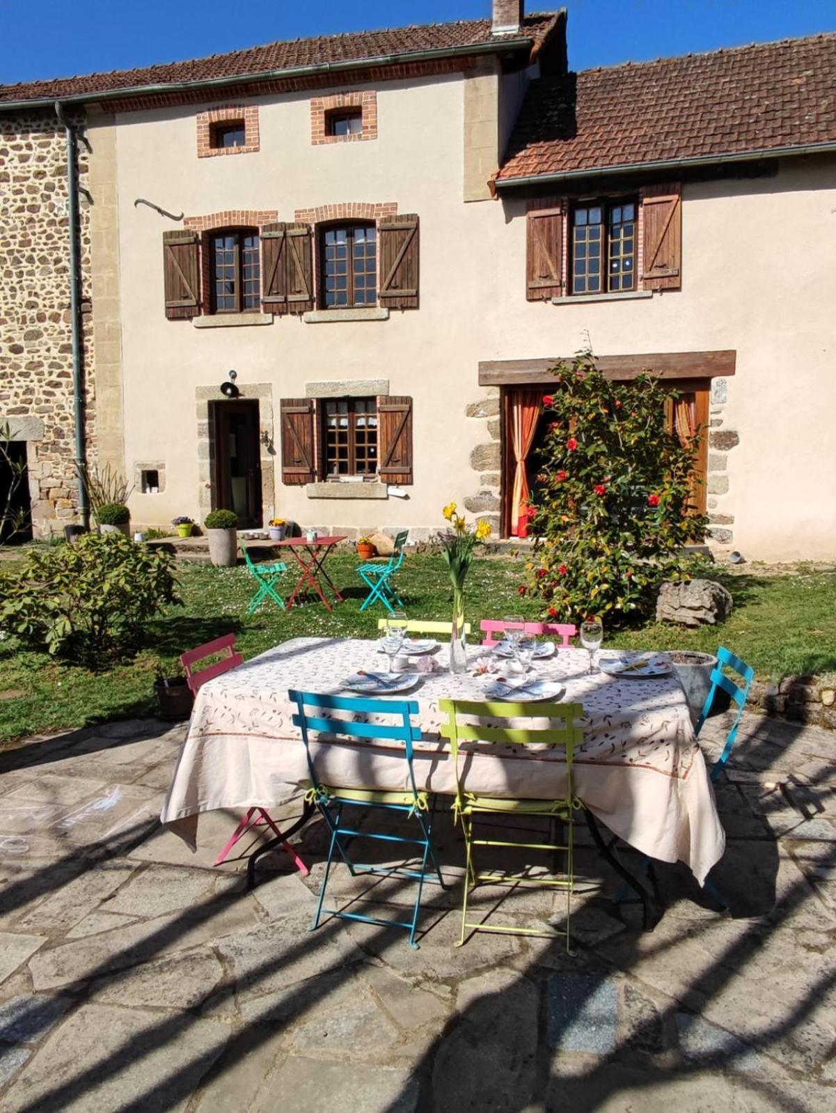 Gite Du Dolmen Classe 3 Epis Villa Blessac Bagian luar foto