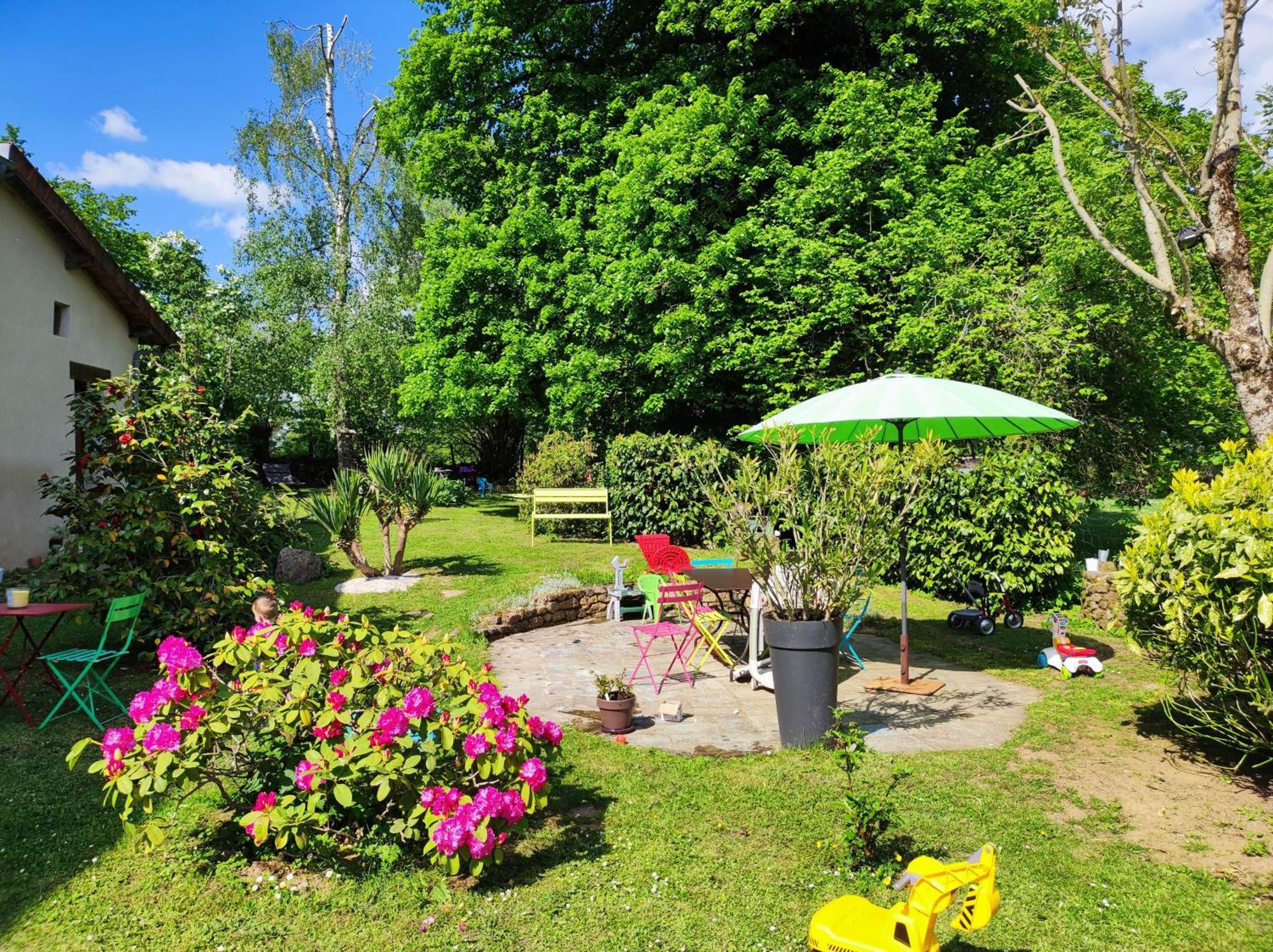 Gite Du Dolmen Classe 3 Epis Villa Blessac Bagian luar foto